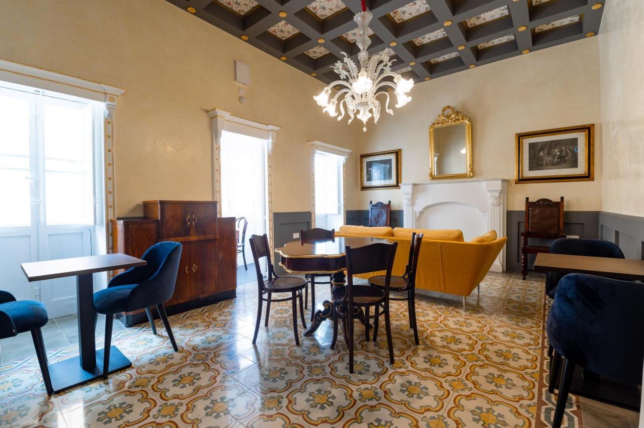 Monreal Boutique Townhouse - R024Rm3 Hotel Paola Ngoại thất bức ảnh